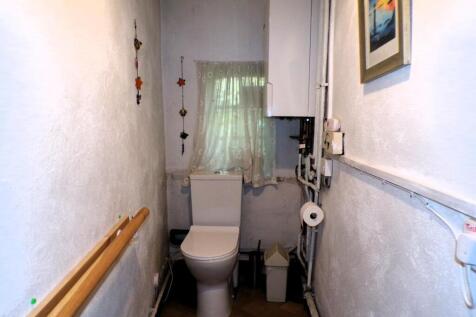 Downstairs WC.JPG