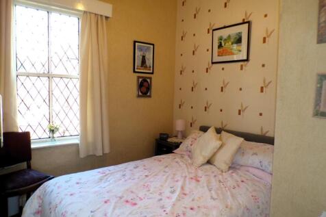 Bedroom 2.JPG