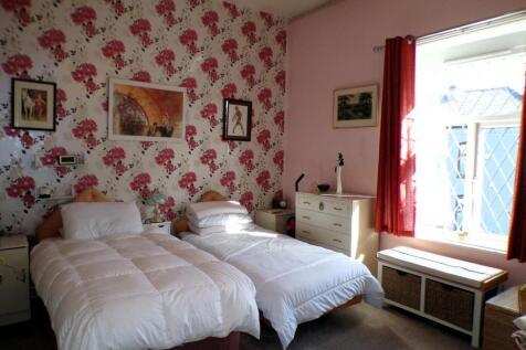 Bedroom 1.JPG