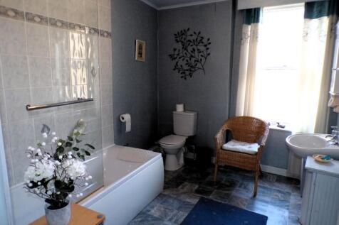 Bathroom (3).JPG