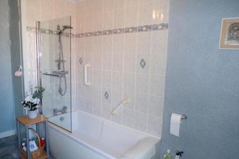 Bathroom (2).JPG