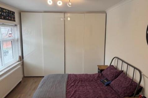 AshtonRd74Bed2.jpeg