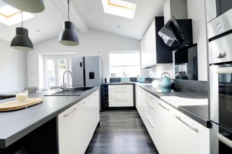 MAIN KITCHEN DINER measuring