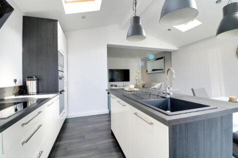 MAIN KITCHEN DINER measuring