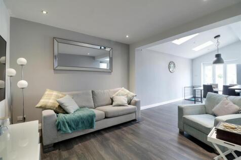 &#39;L&#39; SHAPED ENTENDED KITCHEN/DINER/FAMILY AREA meas