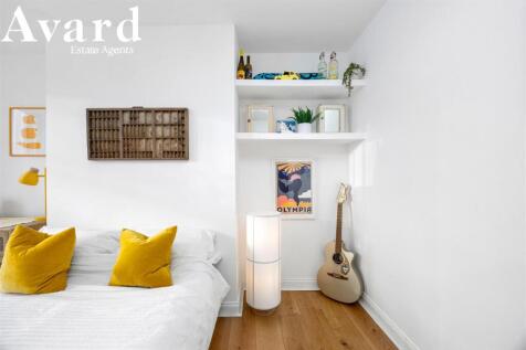 Roundhill Crescent, 78a-003.JPG