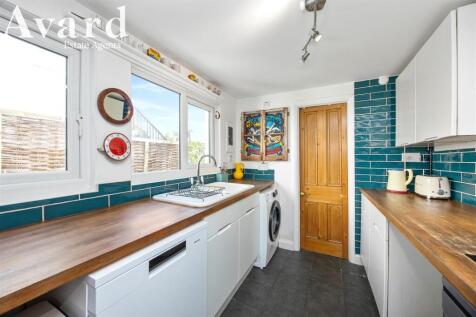 Roundhill Crescent, 78a-007.JPG