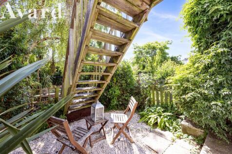 Roundhill Crescent, 78a-017.JPG