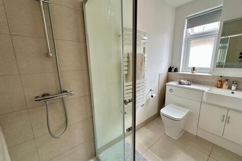 En-suite bedroom Two