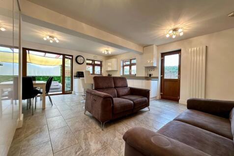 Kitchen/Family room