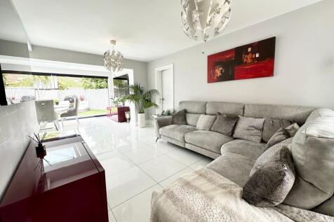 Lounge to Dining area