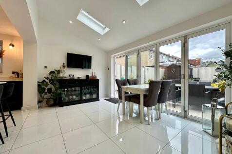 Open plan kitchen/diner/living space