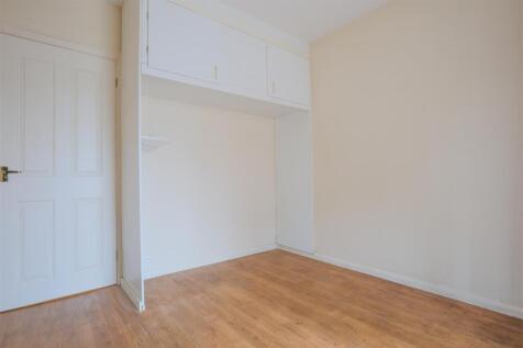 Bedroom 002.jpg