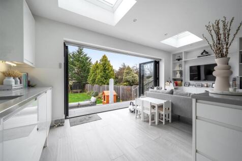 62 Ventnor kitchen bi-folds.jpg