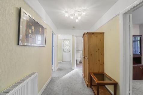 L-Shape Entrance Hallway