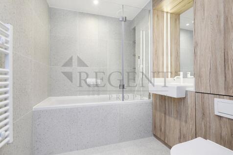 Full Bathroom view