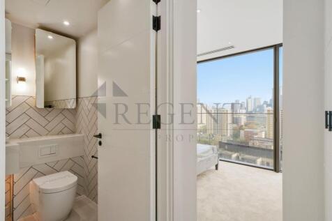 Main ensuite entranc