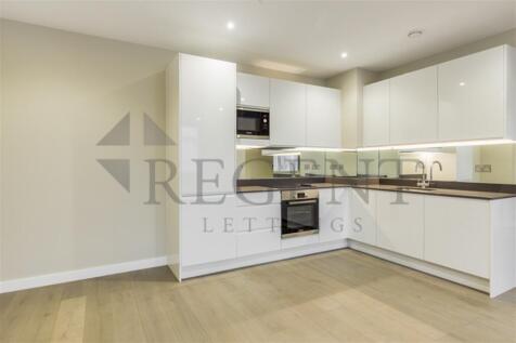 Kitchen to dining ar