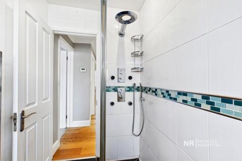 Shower Room Extra Photo