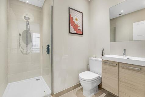 Daniel_Watney121a_Putney_High_Street3.jpg