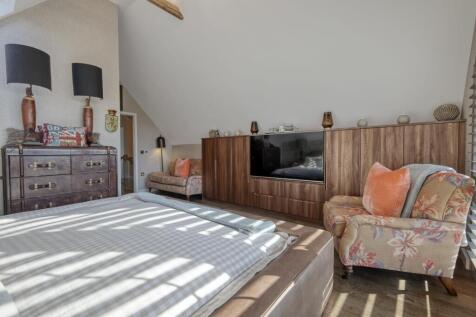 Additional Principal Bedroom