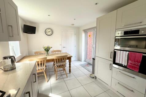 Kitchen 2.jpg