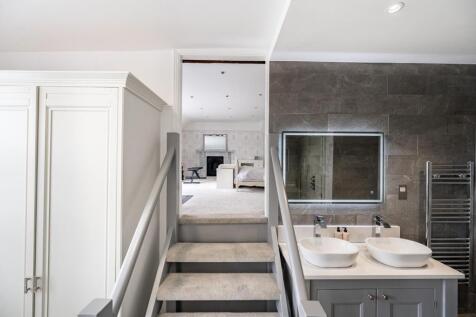 En-Suite To Bedroom