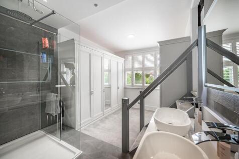 En-Suite &amp; Dressing Area