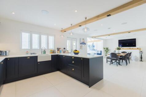 Kitchen/Breakfast &amp; Family Room