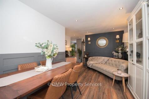 LOUNGE/DINER
