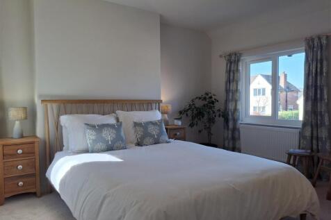 5RRBedroom1.jpg