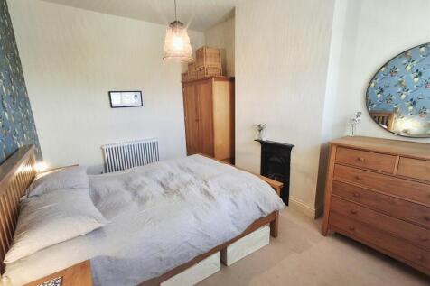 44 Chandos - Bedroom 2.jpg