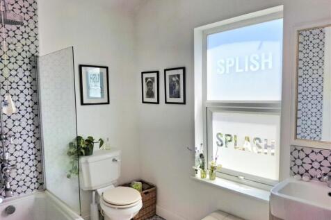 44 Chandos - Bathroom.jpg