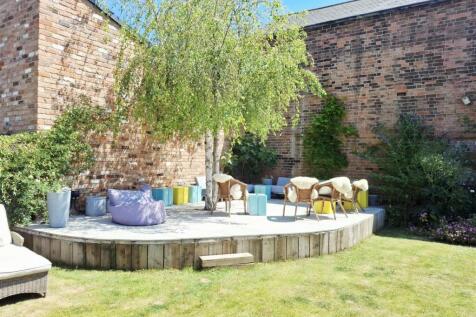 44 Chandos - Back Patio.jpg