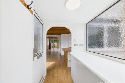 CAM02796G0-PR0415...