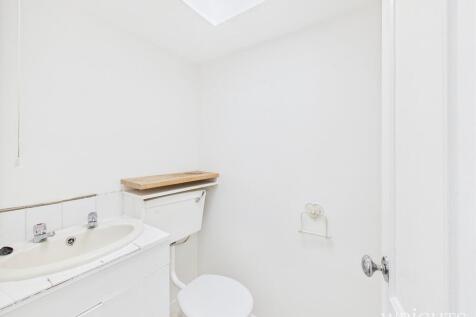 CAM02796G0-PR0415...