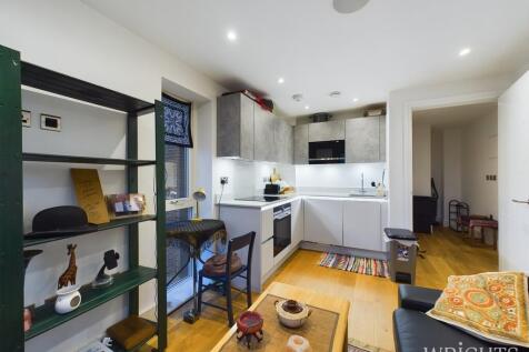 CAM02796G0-PR0257...