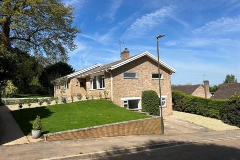 14 Selwyn Close front.jpg