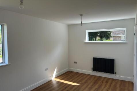14 Selwyn Close main bedroom.jpg