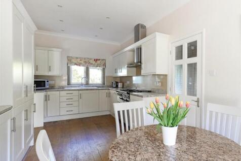 Kitchen edited.jpg