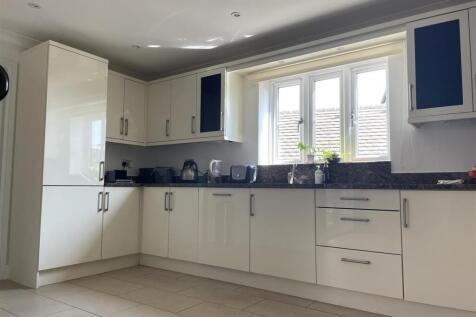 Kitchen 2.jpeg