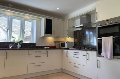 Kitchen 1.jpeg