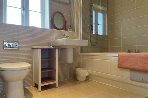 Main bathroom.jpeg