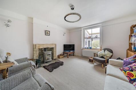 Perivale sitting room.jpg