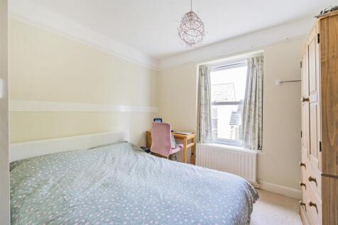 Perivale bedroom 2.jpg