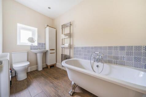 Perivale bathroom.jpg