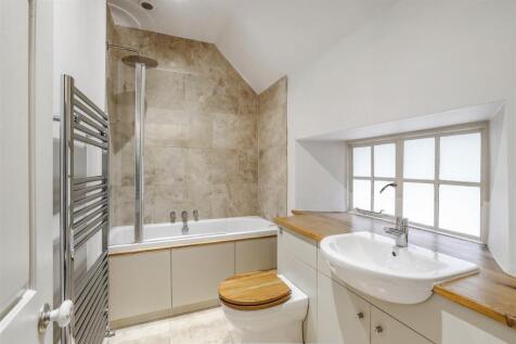 Sandford Lodge bathroom.jpg