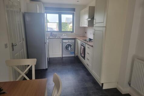 52 Bownham Mead kitchen.jpg
