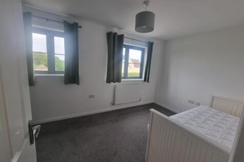 52 Bownham Mead bedroom.jpg
