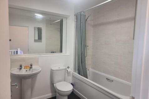 52 Bownham Mead bathroom.jpg